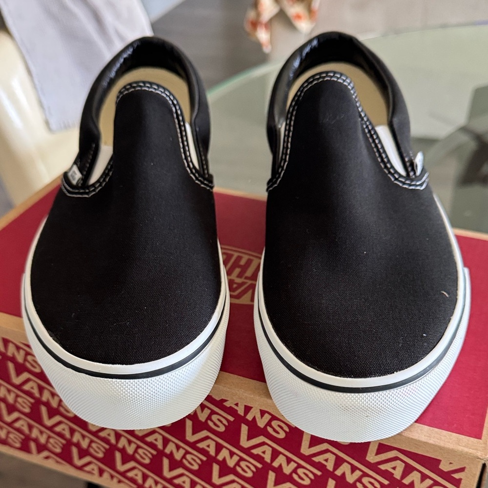 New Vans Black Slip-On Sneakers Size 10 men and women’s.